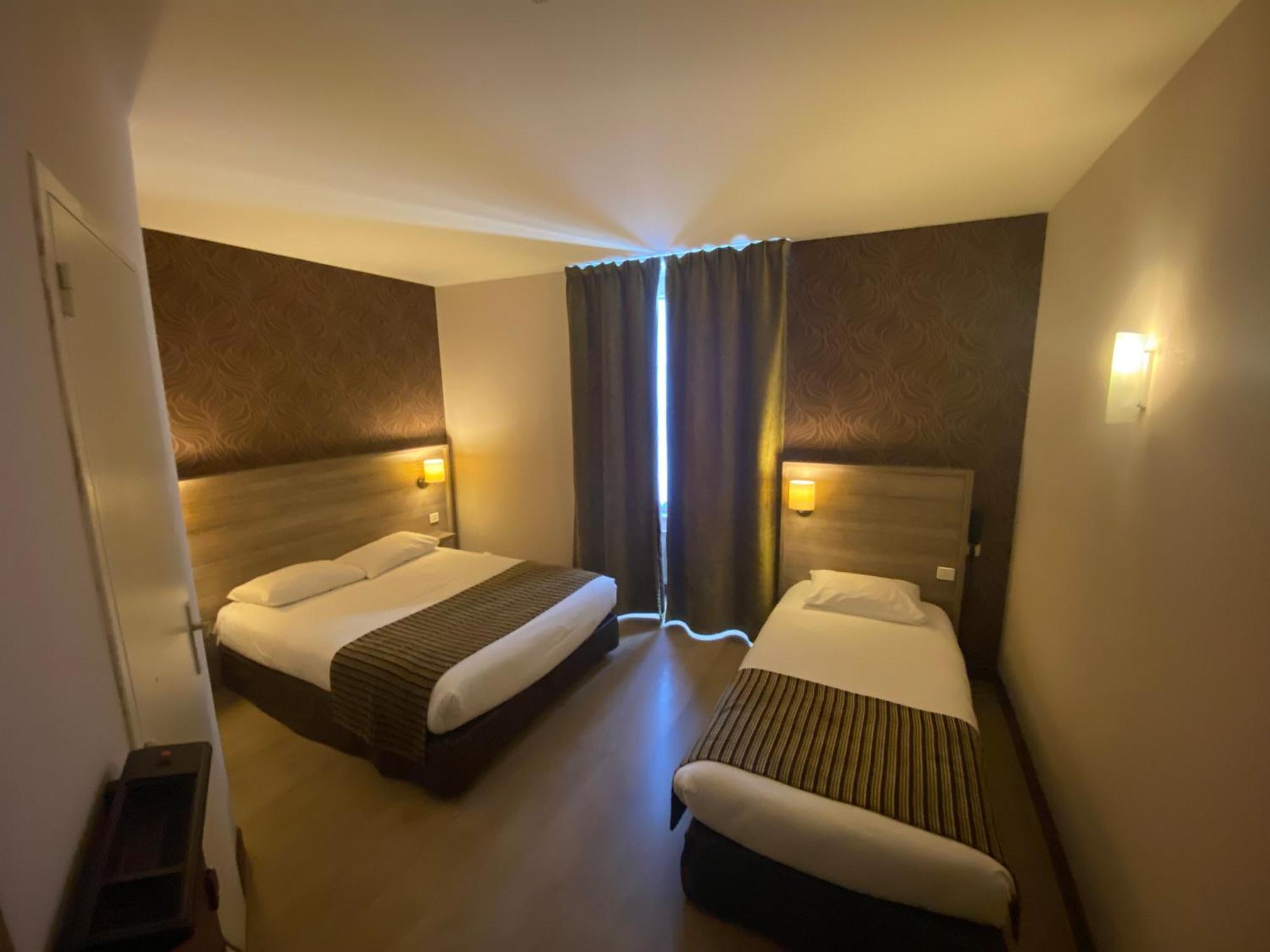 Logis Hotel Le Saint Georges Vivonne Room photo