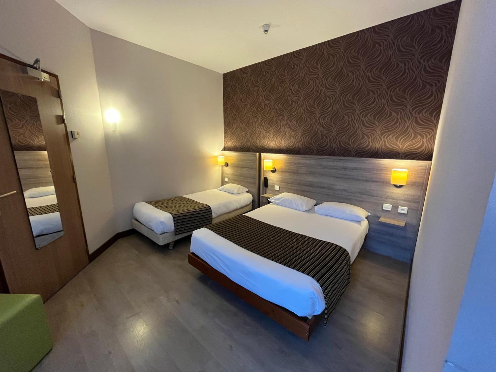 Logis Hotel Le Saint Georges Vivonne Exterior photo