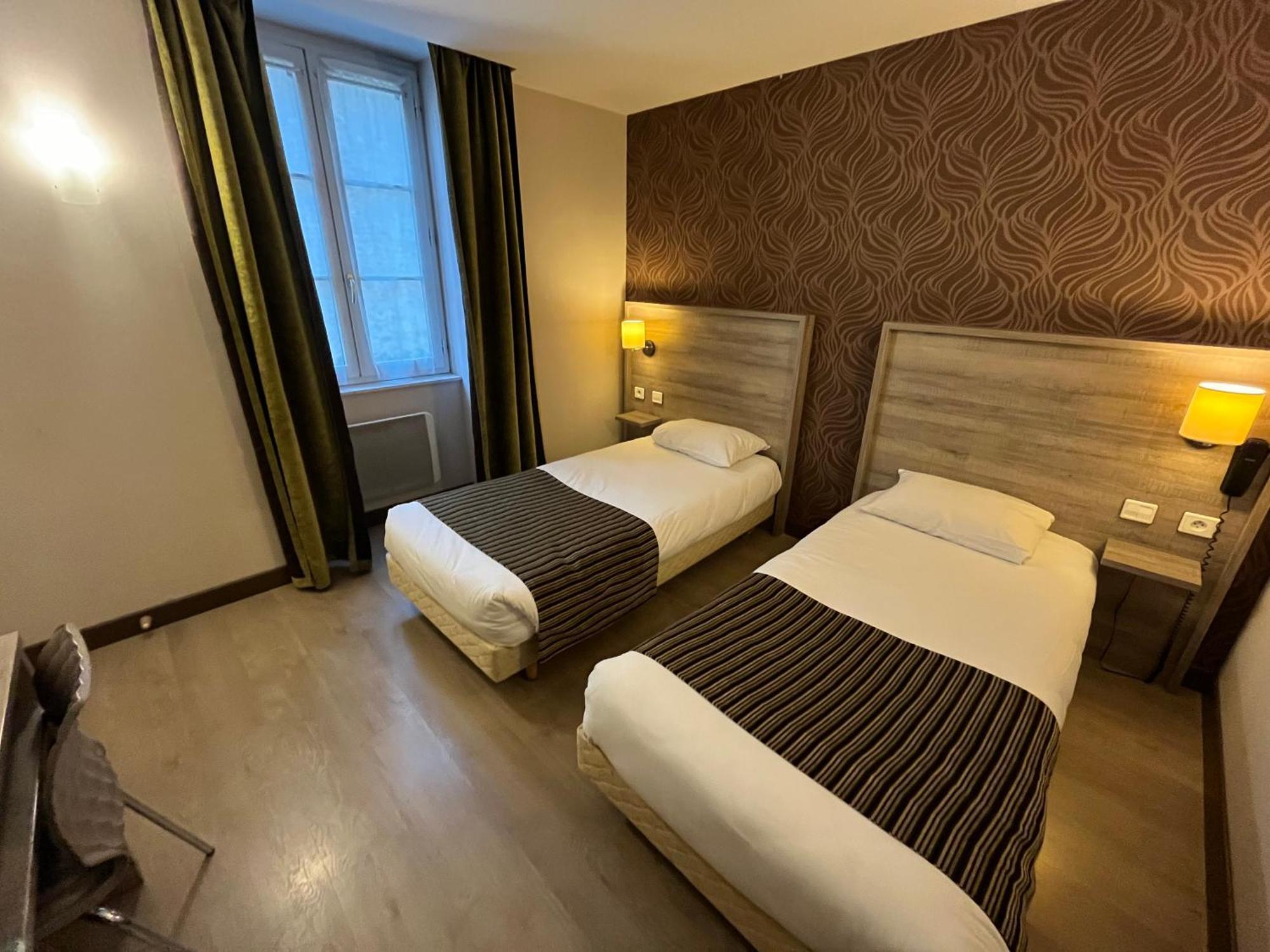 Logis Hotel Le Saint Georges Vivonne Exterior photo