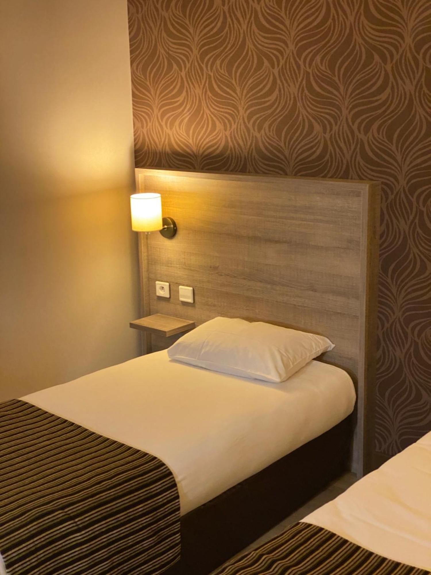 Logis Hotel Le Saint Georges Vivonne Exterior photo