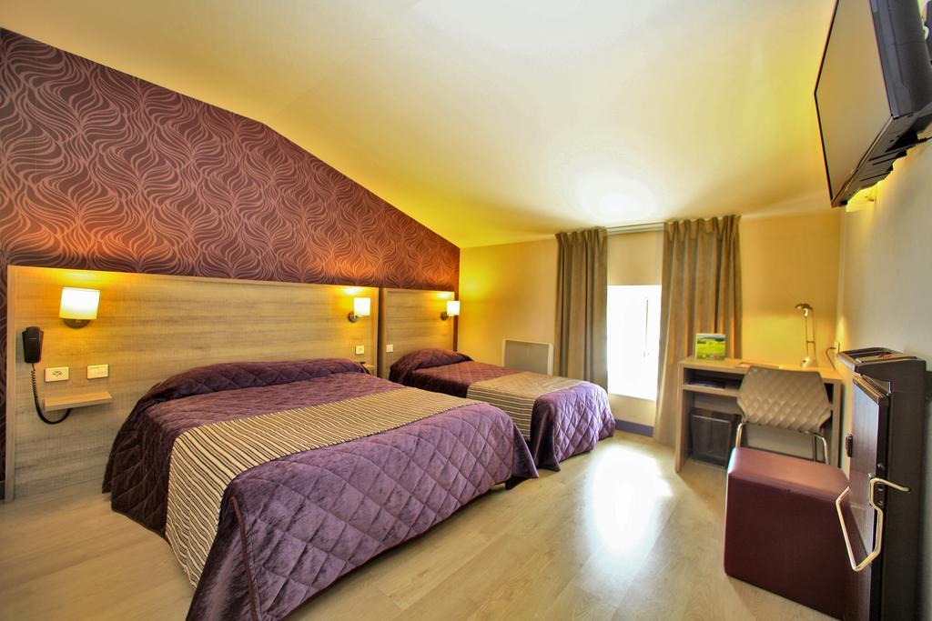 Logis Hotel Le Saint Georges Vivonne Exterior photo